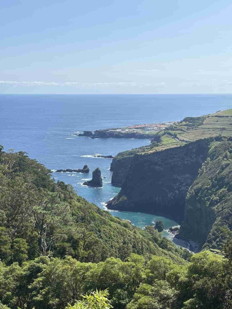 Baía de Alagoa. Uno de los lugares imprescindibles en Santa Cruza Das flores.